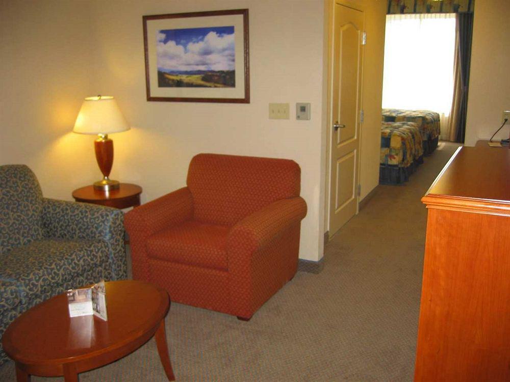 Hilton Garden Inn Wooster Room photo